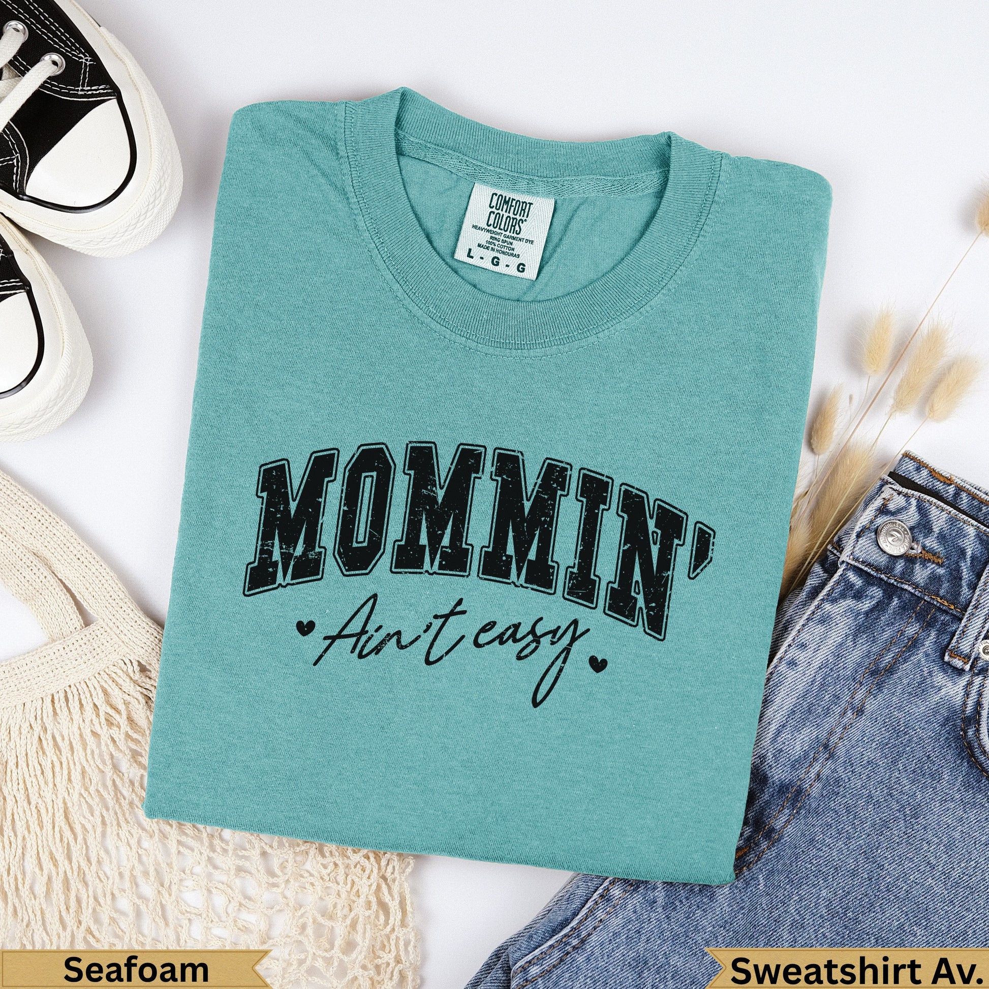 Teal Comfort Colors sweatshirt with "MOMMIN' Ain't easy" graphic.