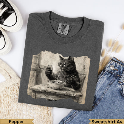 Charcoal t-shirt with vintage cat wearing glasses eating noodles graphic.