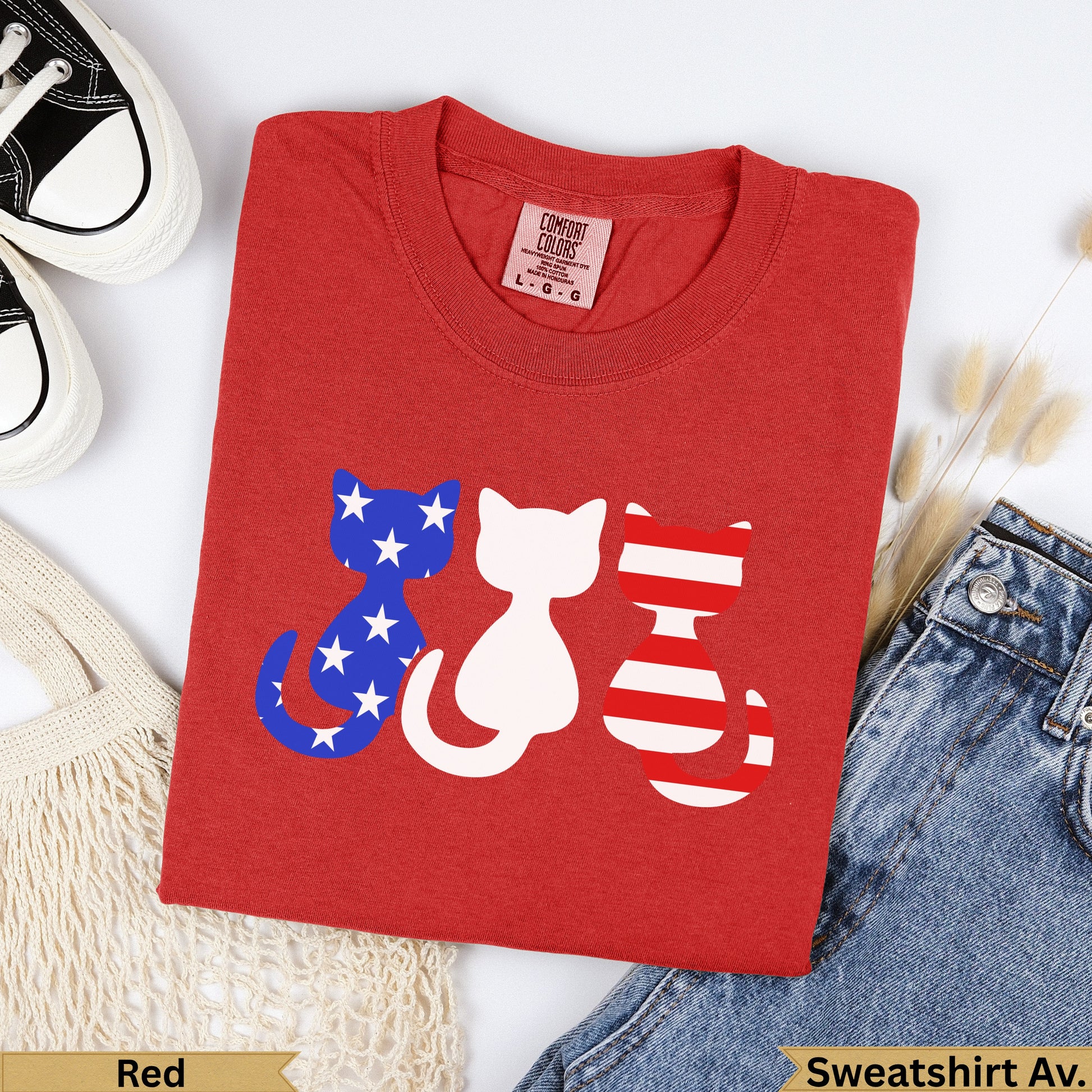 Red t-shirt with three patriotic cats: one star-spangled, one plain white, one striped.
