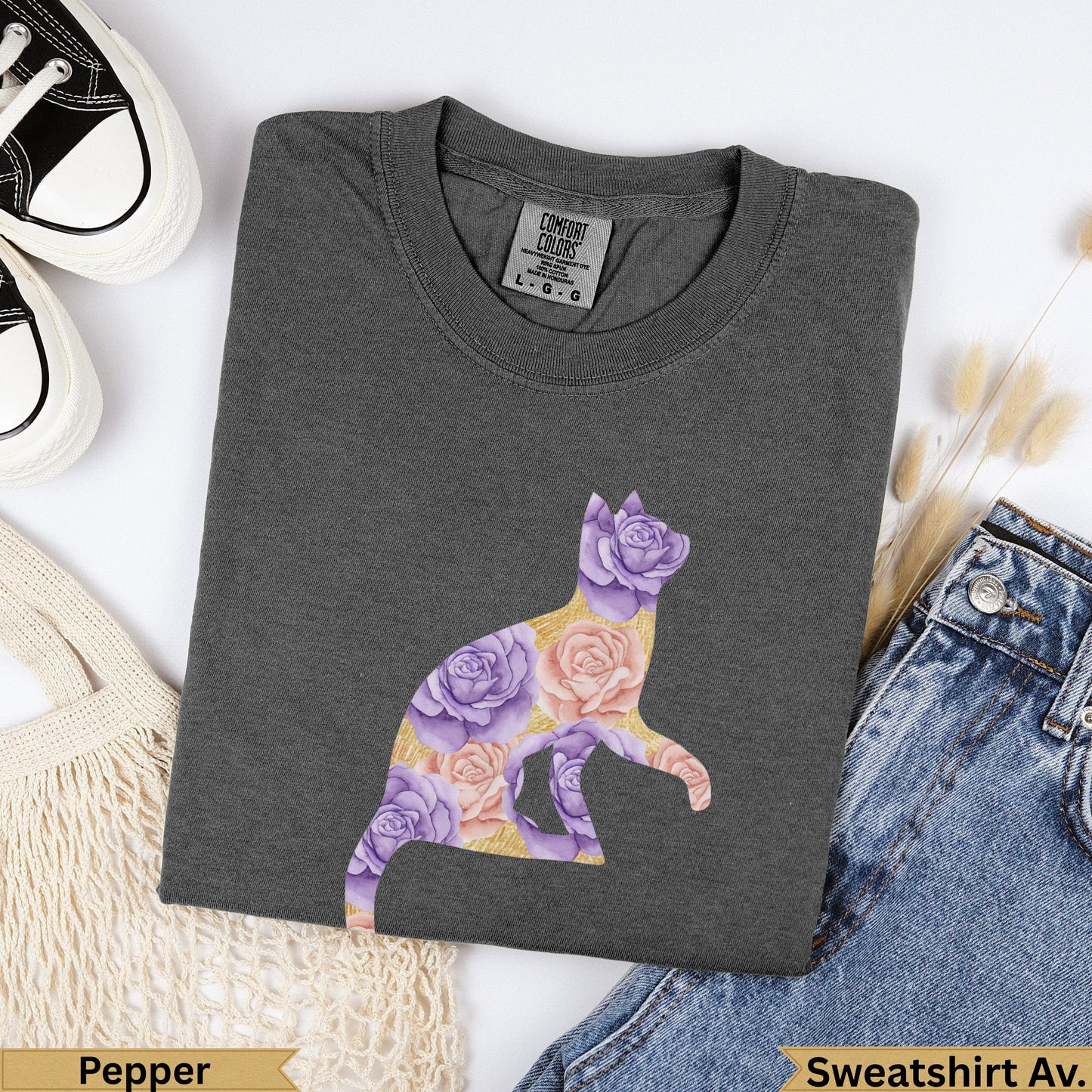 Dark grey t-shirt with floral cat silhouette graphic and text "Pepper" and "Sweatshirt Av.".